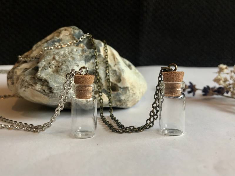 Diy Kette Mit Glasfläschchen Als Anhänger Zum Selber Befüllen von NKcraftsAndJewelry
