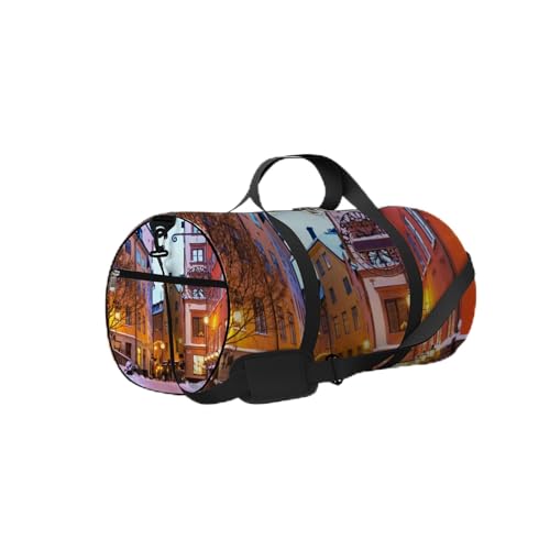 Gelbe Abend-Winter-Szenerie-Straßen-Altstadt-Sporttasche, Tragetasche, wasserdichte Sporttasche mit Schultergurt, Reißverschluss, 2 Seitentaschen für Männer und Frauen, Reise- und Aufbewahrungs-Umhäng von NLWQEKV
