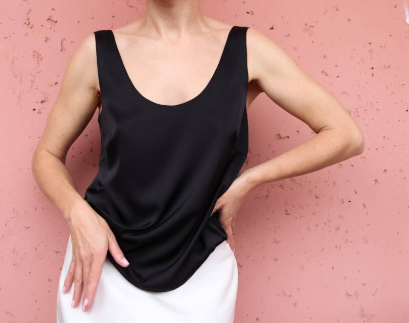 Neu. Tank Top Mit Breiten Trägern in Satinfarben. Ärmellose Seidige Bluse Für Damen von NLatelier
