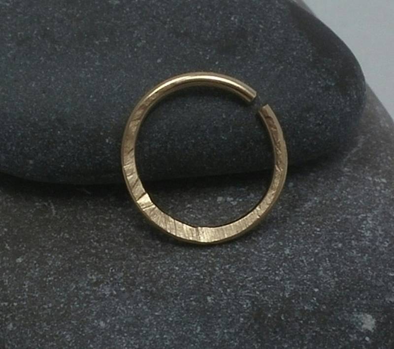 14K Gold Filled Septum Ring, Gehämmert Ring, Nase Ring, Septum Ring, 18G 14K Gold Filled Septum Ring, Gehämmert Ring, Nase Ring, Septum Ring, 18G von NOAJEWELRY1