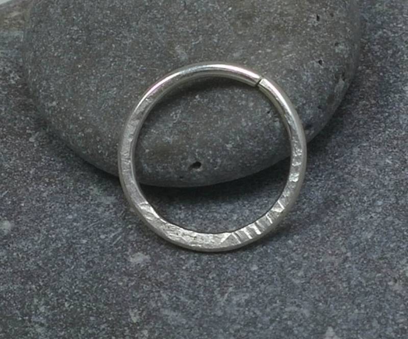 sterling Silber Septum Ring, Gehämmert Piercing Ring, Kleine Ring, Nase, Septum Ring, Septum 20G, Septum 18G, Septum 16Gauge von NOAJEWELRY1