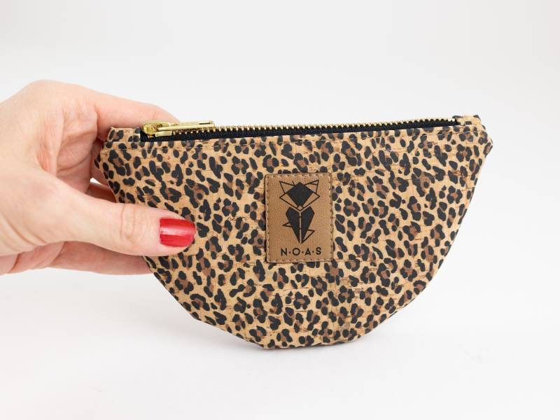 Mini Moon Bag Kork Leo Mit 2 Kartenfächern - Kleine Geldbörse von NOASBerlin