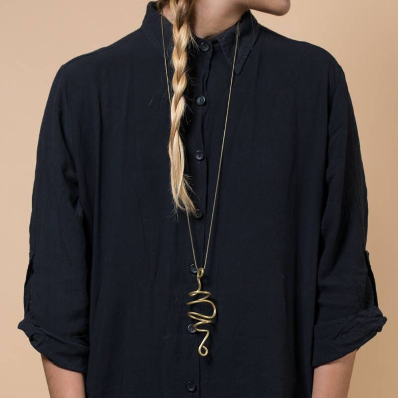 Große Lange Messing Spirale Anhänger Statement Halskette Unisex Stil von NOAunisexJewelry