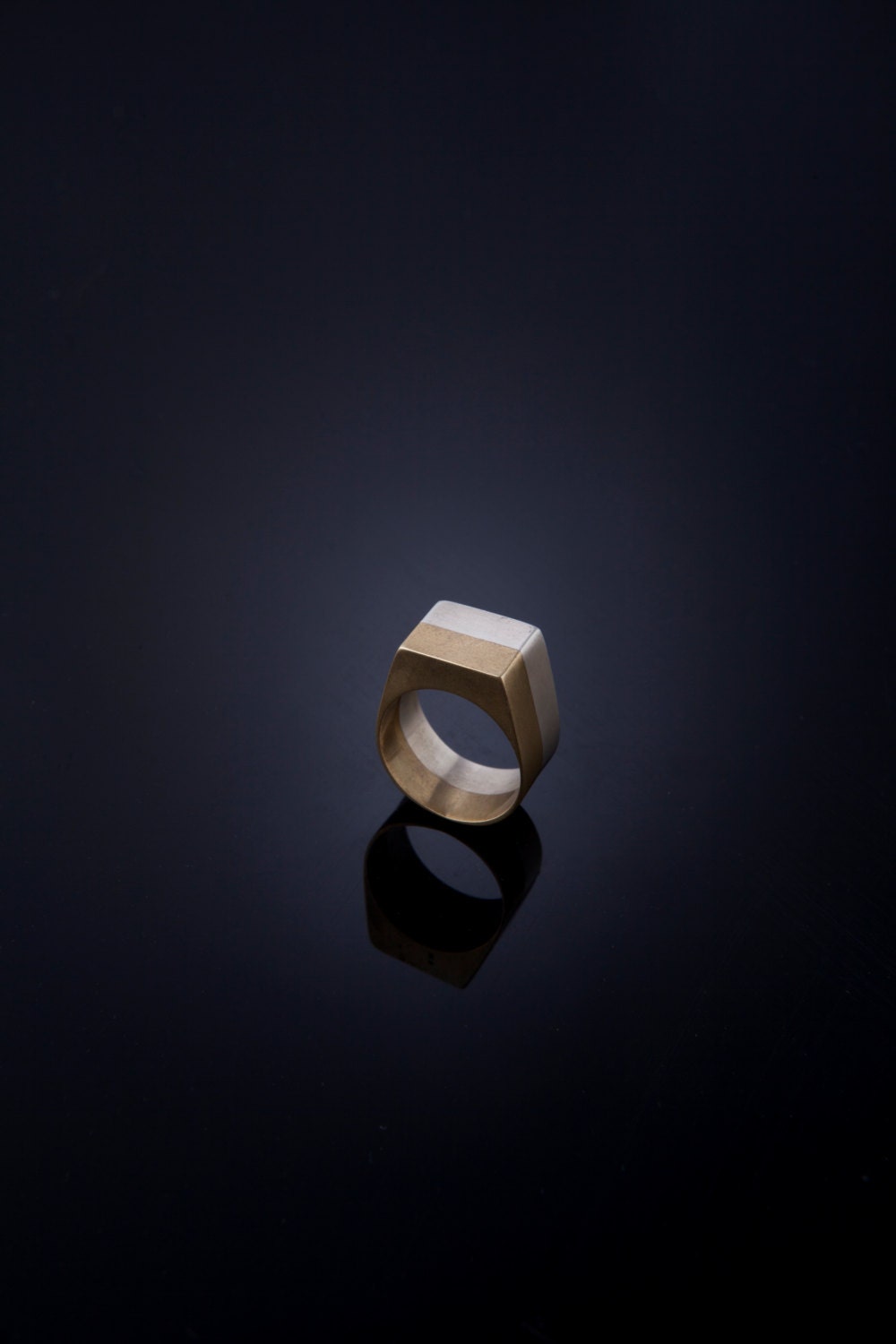 sterling Silber Und Messing Signet Ring Gemischte Metalle - Unisex Design von NOAunisexJewelry