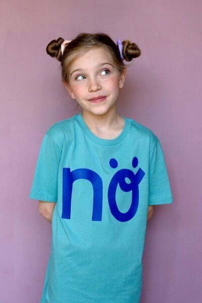 NÖ by LOVE IT GREEN NÖ Kids T-Shirt von NÖ by LOVE IT GREEN