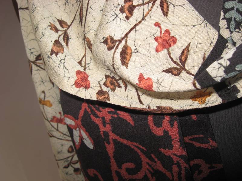 Schal, Neu, Antike Kimonoseide, Kimonoseide | Unverarbeitet + Maulbeerseide | Neu, Seidenschal, Herbst, Kimonoschal, Unikat, Geschenkeschal Schal, Neu, Antike Kimonoseide, Kimonoseide | Unverarbeitet + Maulbeerseide | Neu, Seidenschal, Herbst, Kimonoschal, Unikat, Geschenkeschal von NOKIMO