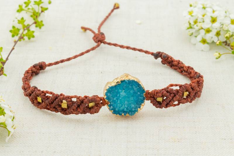 Armband Mit Achat Makramee Schmuck Frauen Geschenk Kupferperlen Verstellbare Länge Handgemacht von NOKmacrame