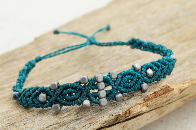 Armband Mit Hämatit Makramee Geschenk Verspielt Verschiedene Farben Silberne Perlen Armschmuck Größe Verstellbar von NOKmacrame