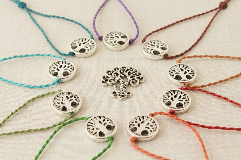 Armband Mit Lebensbaum Freundschaft Makramee Ostergeschenk Metallperle Verschiedene Farben Handgemacht von NOKmacrame