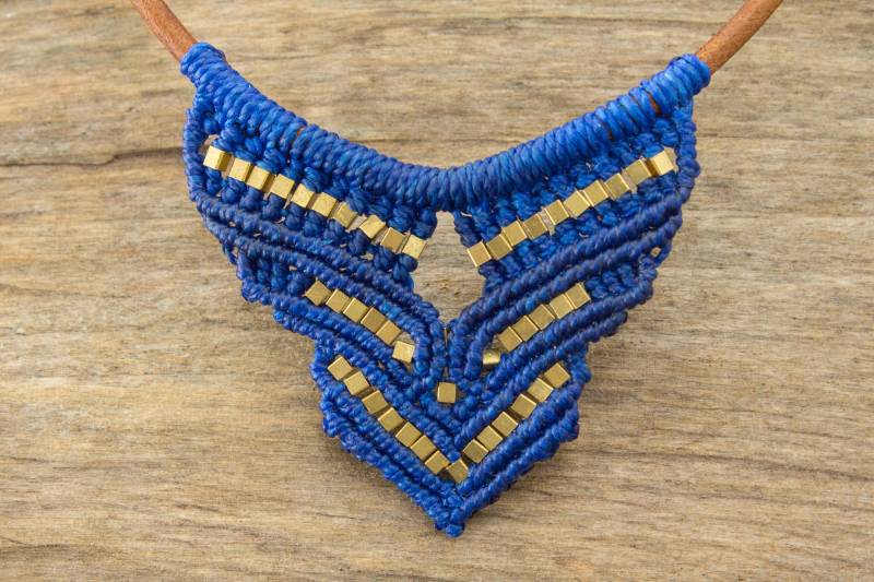 Halskette Mit Leder Hippie Schmuck Lederband Makramee Kette Verstellbare Länge Kupferperlen Blau/Goldfarben/Cognacfarben von NOKmacrame