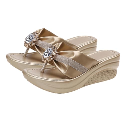 NOLITOY Damen Sandalen mit Strasssteinen Dicke Plateau Sohle Rutschfeste Beach Slipper Modische Sommerschuhe für Strand Pool Party und Alltag Goldfarbene Zehentrenner von NOLITOY