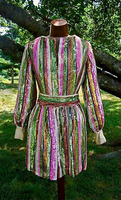 Spektakuläre Vintage 1970Er Jahre Maßgeschneidertes Kurzes Paillettenkleid von NOMADcreativeNOMAD