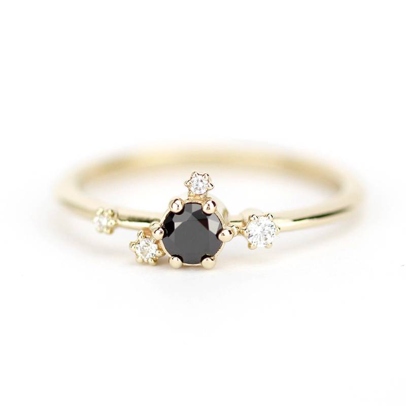 18K Gold Black Diamond Cluster Ring Handgemachter Verlobungsring 18K Gold Black Diamond Cluster Ring Handgemachter Verlobungsring von NOOI