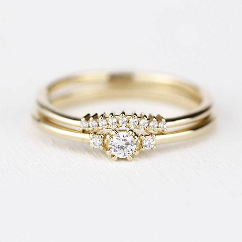 18K Gold Diamant Brautring Set Dreistein-Verlobungsring 18K Gold Diamant Brautring Set Dreistein-Verlobungsring von NOOI