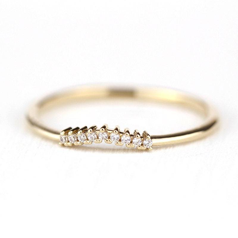 18K Gold Geschwungener Diamant Ehering Zierlicher Stapelring von NOOI