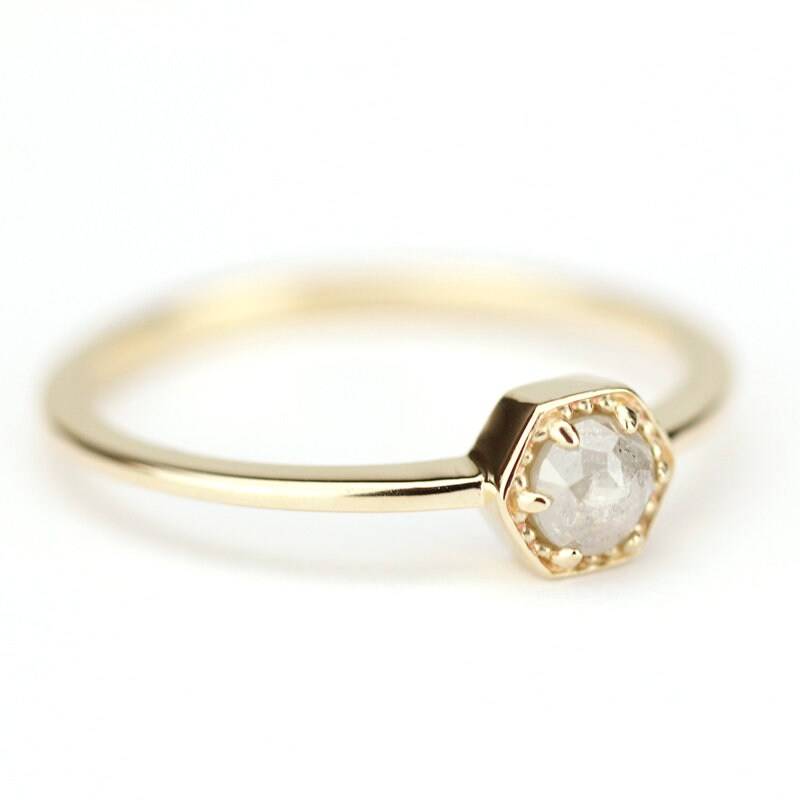 18K Gold Hexagon Rustikaler Diamant Verlobungsring 18K Gold Hexagon Rustikaler Diamant Verlobungsring von NOOI