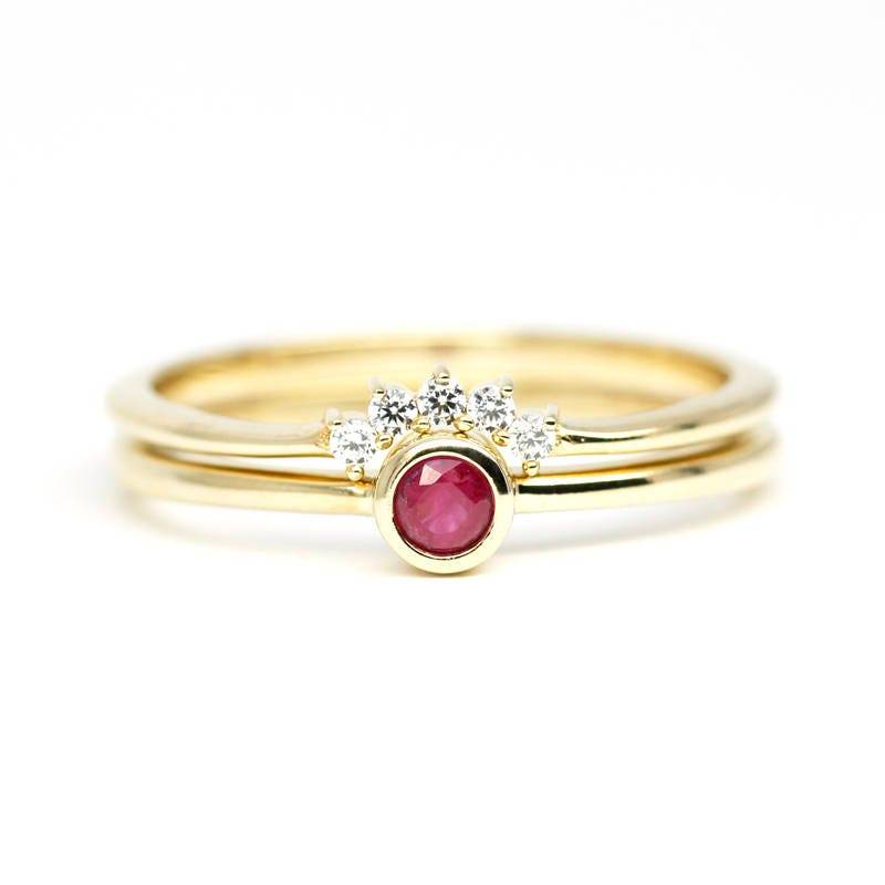 18K Gold Rubin Ring Set Diamant Krone, Juli Geburtsstein 18K Gold Rubin Ring Set Diamant Krone, Juli Geburtsstein von NOOI