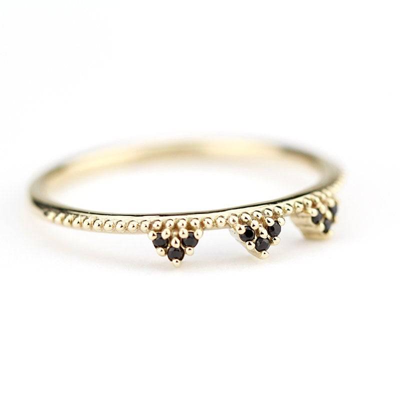 Filigraner Ehering Mit Schwarzen Diamanten Jubiläumsring Aus 18K Gold von NOOI