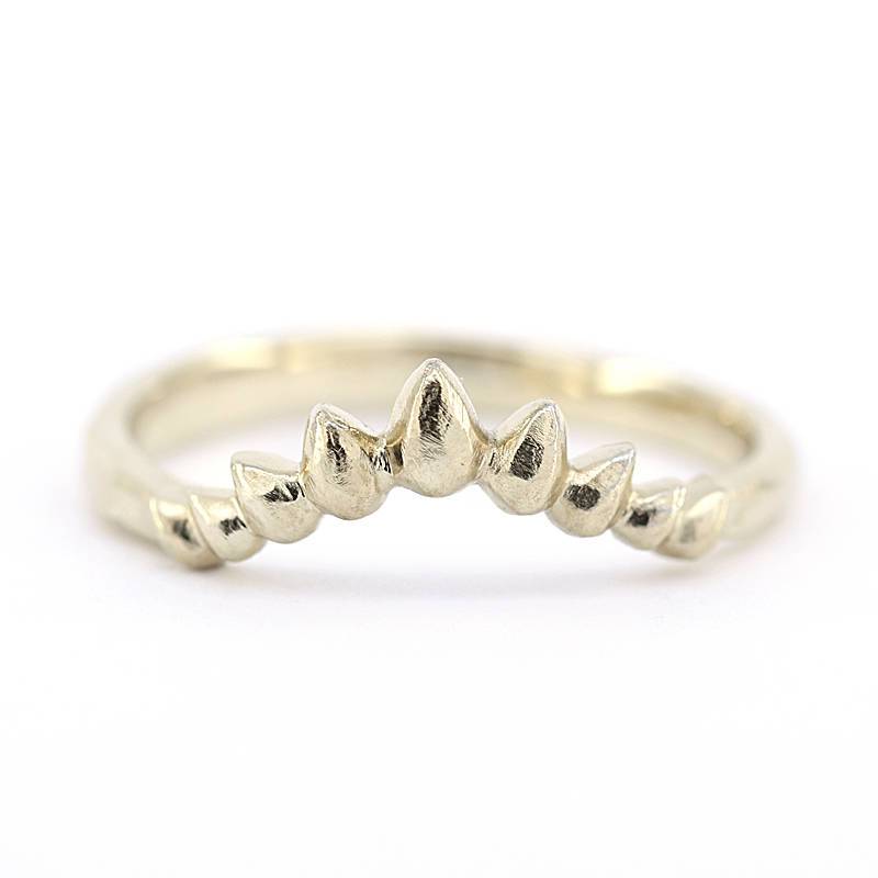 18K Gold Krone Hochzeitsring Stacheliger Geschwungener Ring von NOOI