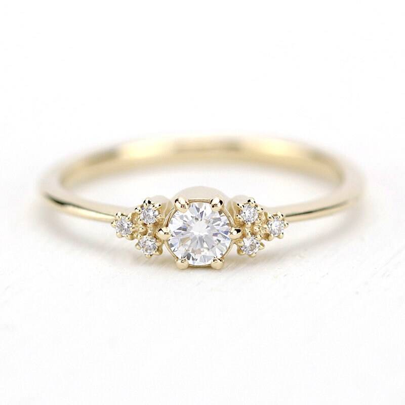 Vintage Style 18K Gold Diamant Cluster Verlobungsring Vintage Style 18K Gold Diamant Cluster Verlobungsring von NOOI