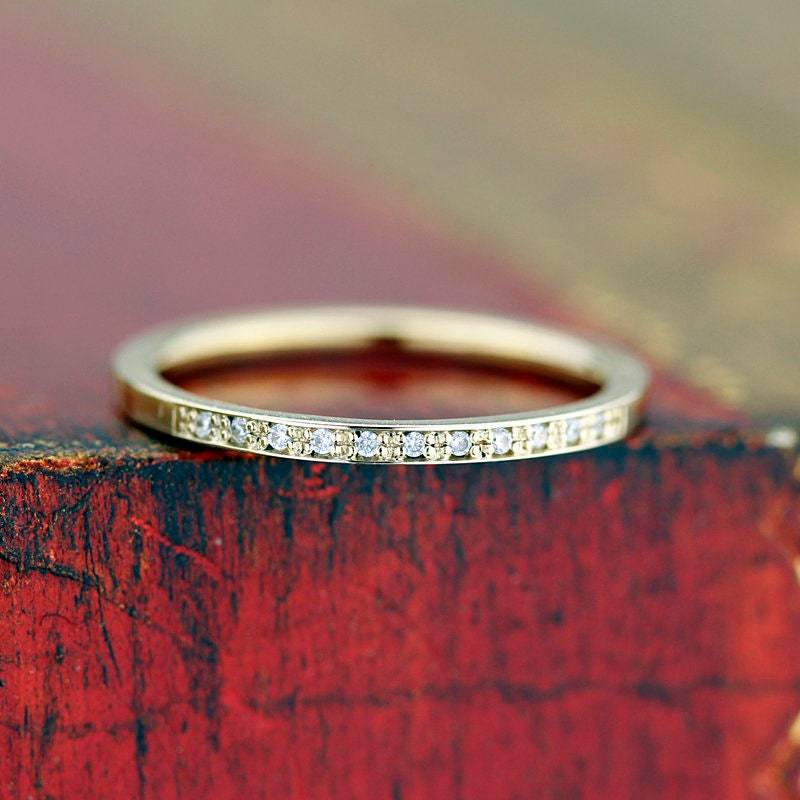 Zierlicher 18K Gold Diamant Eternity Ehering von NOOI