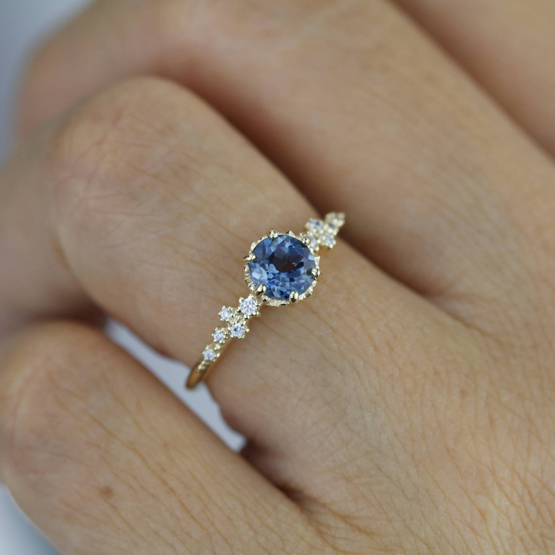 Einzigartiger Verlobungsring, Vintage London Ring Mit Blauen Topas Und Diamanten R347lbt von NOOIjewelry