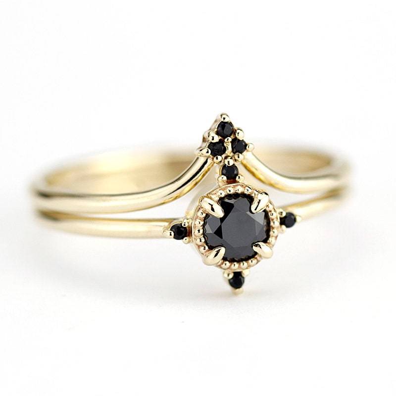 Black Diamond Eheringe Set 14K Gold Cluster & Chevron Band von NOOIjewelry