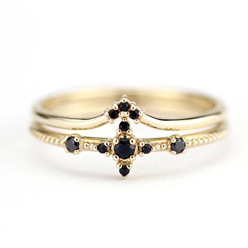 Black Diamond Eheringe Set 14K Gold Cluster & Chevron Band von NOOIjewelry
