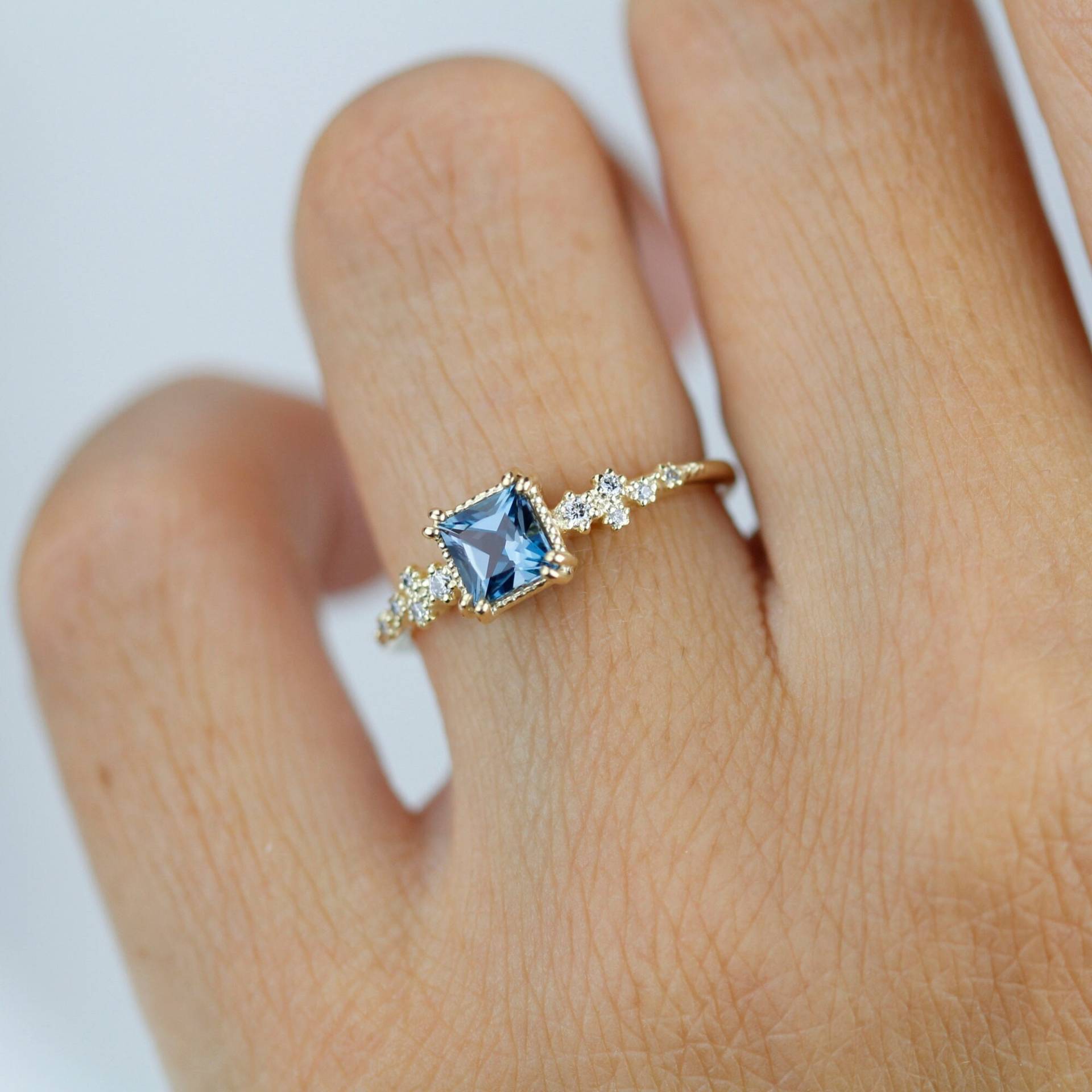 Einzigartiger Verlobungsring, Gold Diamantring, Princess Cut Ring, Vintage London Blautopas Und Diamant | R340lbt von NOOIjewelry