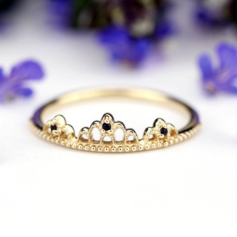 Filigraner Ehering Mit Schwarzem Diamant Verlobungsring Im Vintage Stil von NOOIjewelry