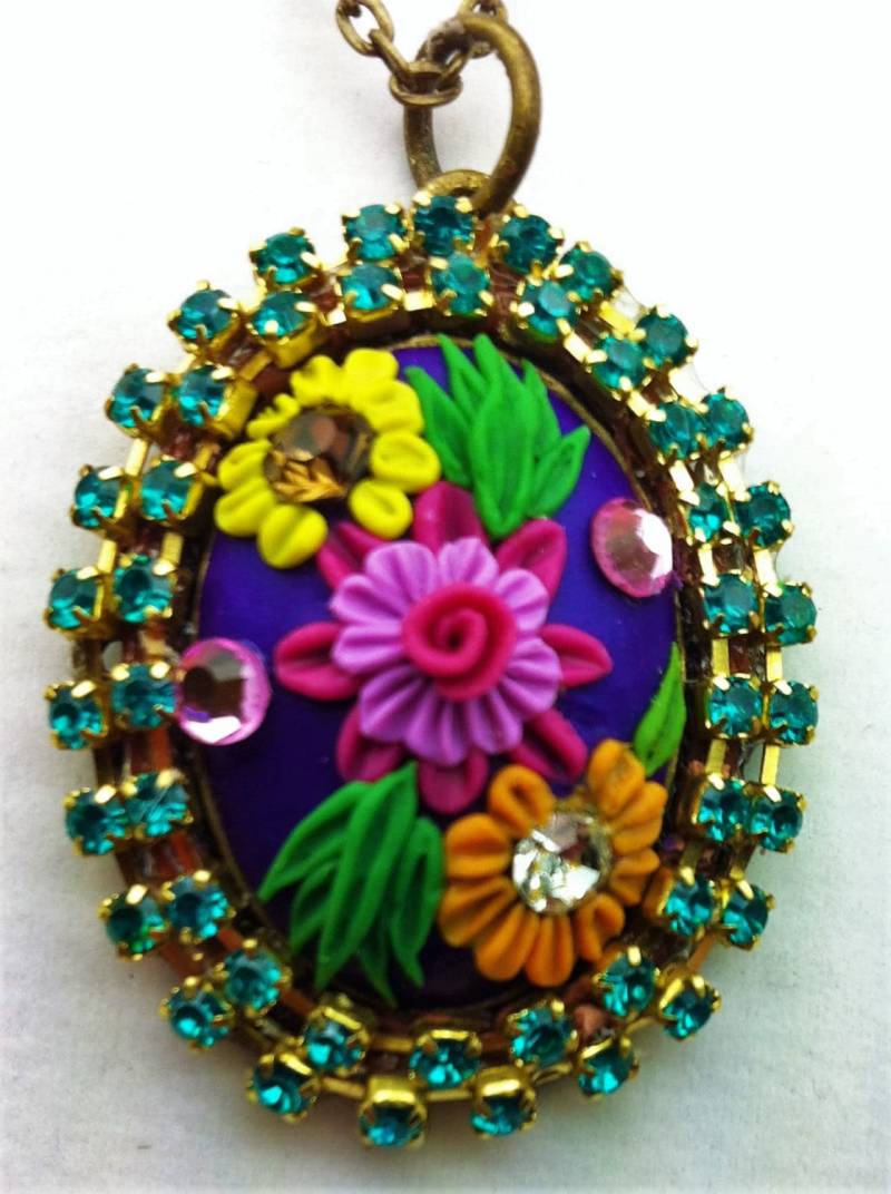 Anhänger, Halskette, Rose, Gänseblümchen, Blumen-Trio, Fimo Mit Swarovski-Kristallen Auf Einem 18-Zoll-Kette Anhänger, Halskette, Rose, Gänseblümchen, Blumen-Trio, Fimo Mit Swarovski-Kristallen Auf Einem 18-Zoll-Kette von NOORDESIGNSSTORE