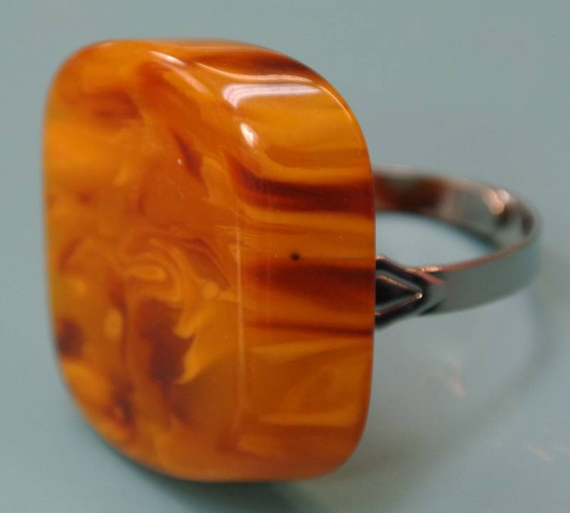 Vintage 50Er Jahre Bakelit Ring Gold Braun Swirl, Verstellbar von NORDICARTRETRO