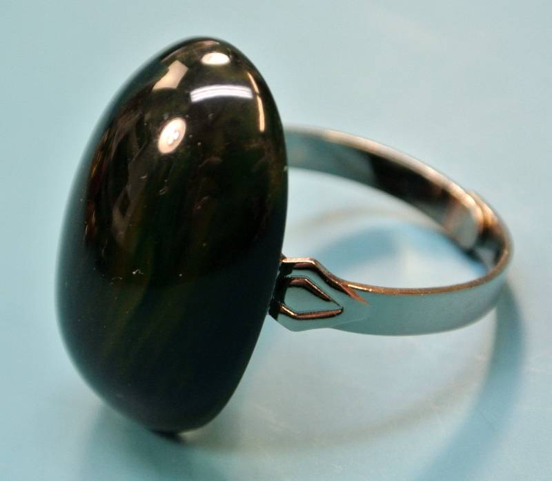Vintage 1950S Bakelit Ring Dunkler Waldgrüner Swirl, Verstellbar von NORDICARTRETRO