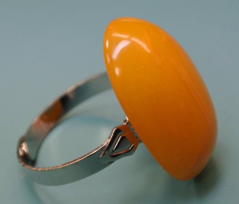 Vintage 1950S Bakelit Ring Gelbe Wirbelperle, Verstellbar von NORDICARTRETRO