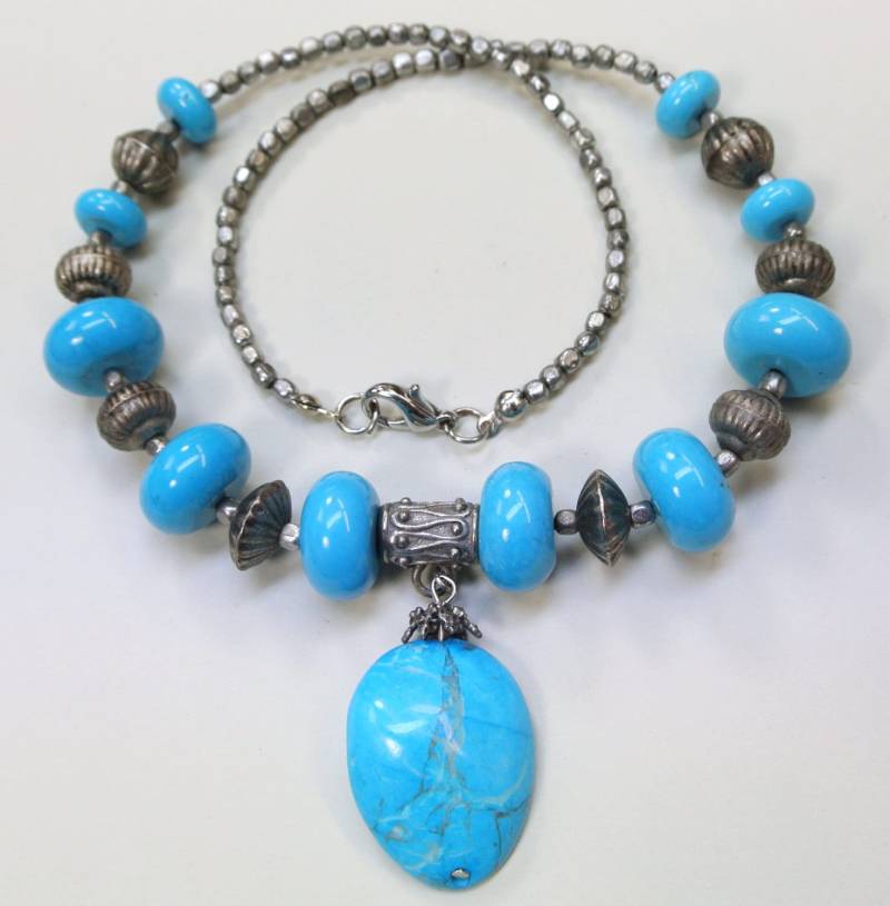 Türkis Edelstein Anhänger Halskette Verstellbare Silberfarbene Perle, 44 cm von NORDICARTRETRO