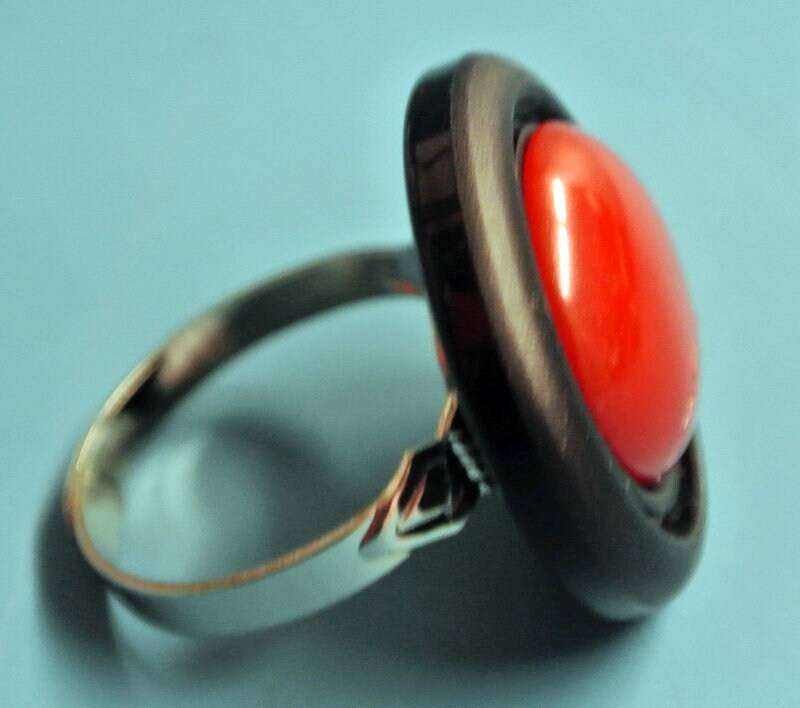 Vintage 1950S Bakelit Ring Mit Verstellbarem Silberfarbenem Band von NORDICARTRETRO