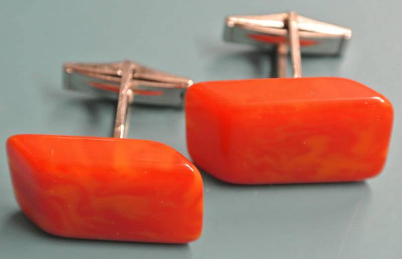 Paar Manschettenknöpfe Mit Echten Getestet Vintage 1950Er Jahre Wirbelte Klar Rot Und Buttergelb Bakelit Kunststoff Perlen Silberfarbe Metallteile von NORDICARTRETRO