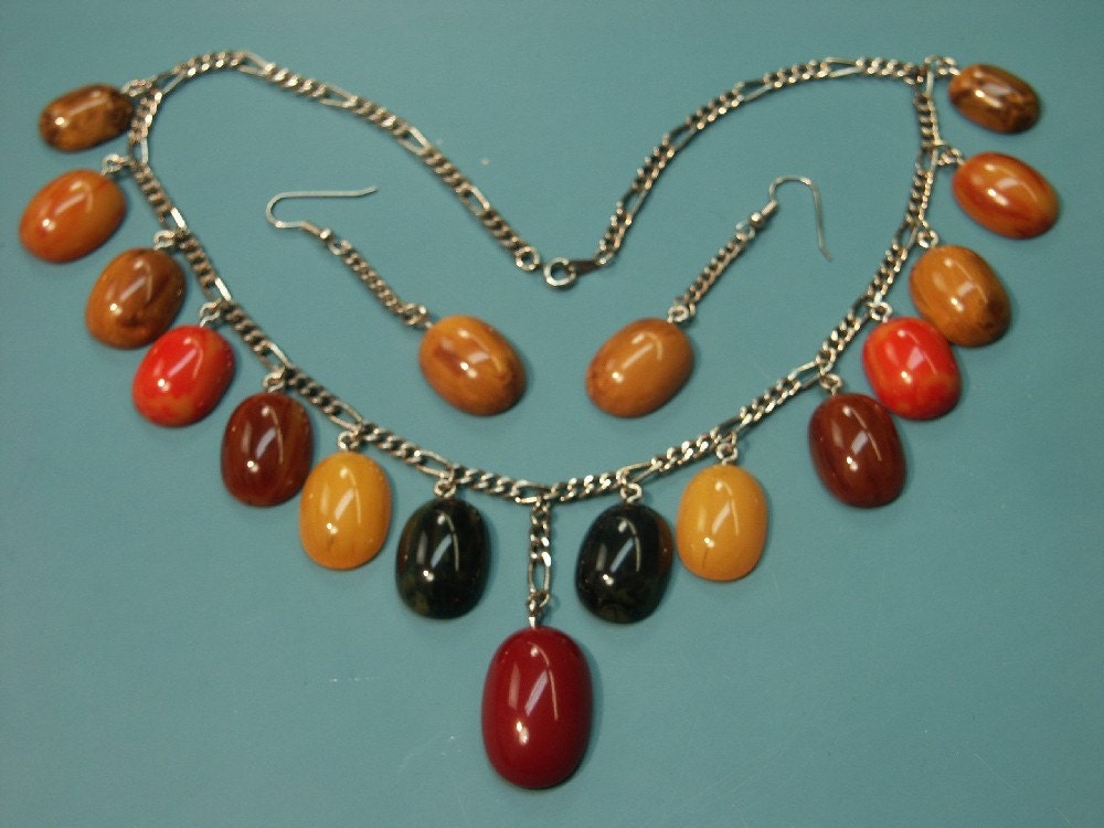 Vintage 1940S Bakelit Cabochon Kette & Ohrring Set von NORDICARTRETRO