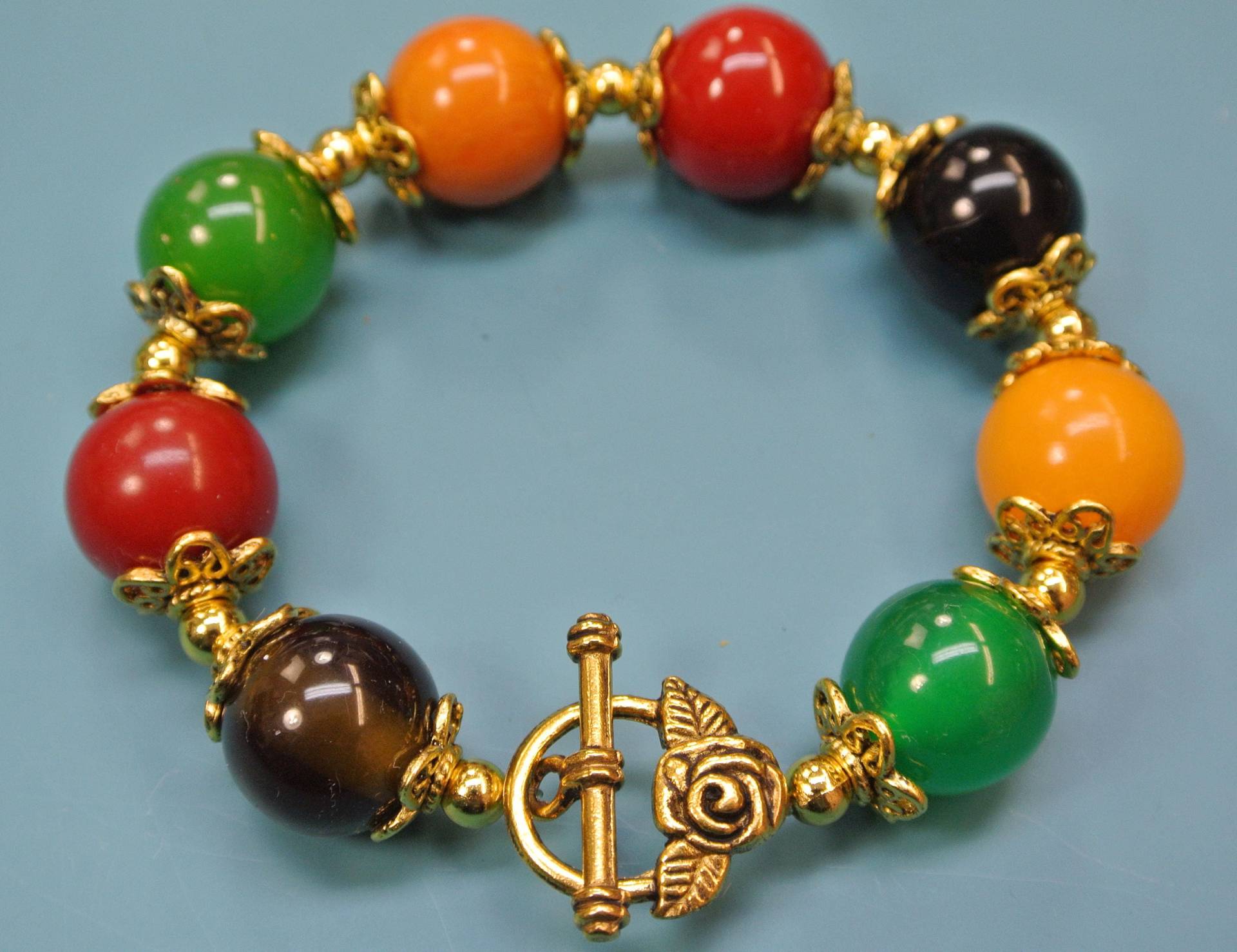 Vintage 1940S Bakelit Perlen-Armband Multicolor Kunststoff Mit Rosen-Verschluss von NORDICARTRETRO