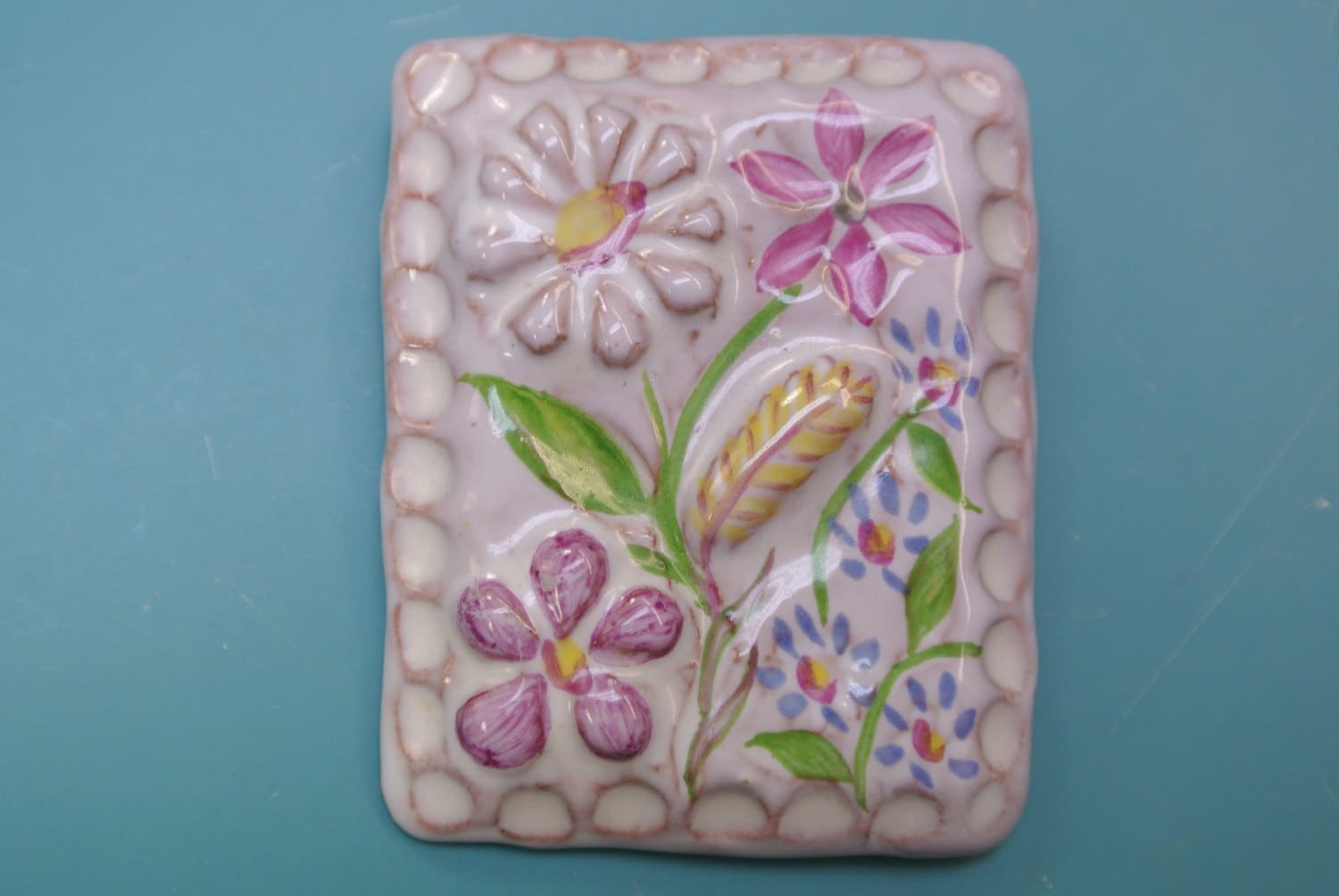 Vintage 1950S Keramik Wildblumen Brosche Handgefertigte Anstecknadel von NORDICARTVINTAGE