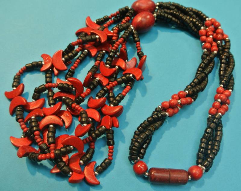 Vintage 1970Er Jahre Kokosnuss Holz Perlenkette Red & Black Organic Design von NORDICARTVINTAGE