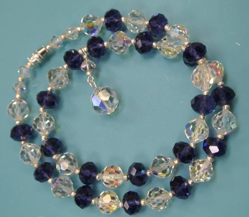 Vintage 1970S Ab Kristall-Halskette Violetter Perlen-Anhänger, Silberverschluss von NORDICARTVINTAGE