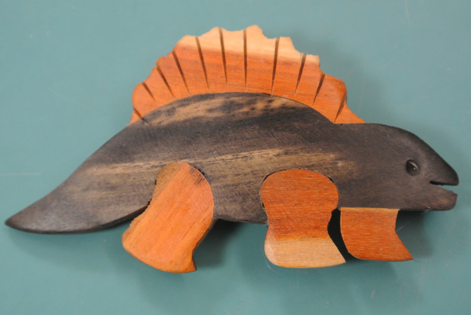 Vintage 1970S Handgefertigte Holz Dinosaurier Brosche - Philippinen von NORDICARTVINTAGE