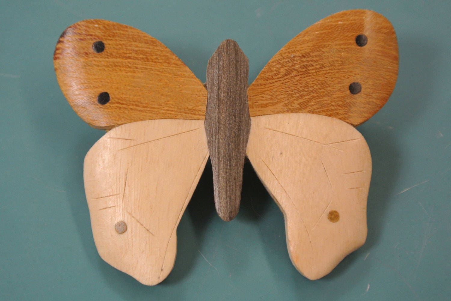 Vintage 1970S Handgefertigte Holz Schmetterling Brosche - Philippinen von NORDICARTVINTAGE