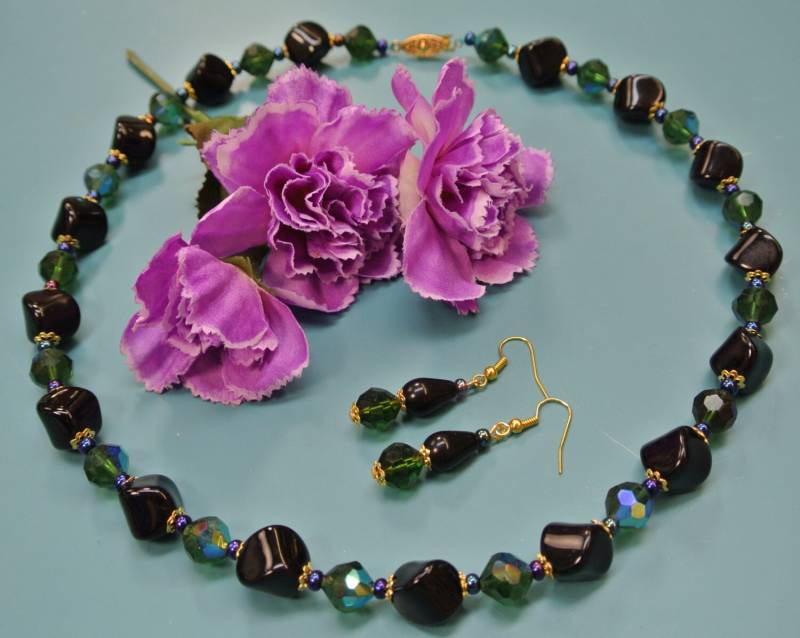 Vintage Ab Glasperlenkette & Ohrring Set 1970S Grün Schwarz Schmuck von NORDICARTVINTAGE