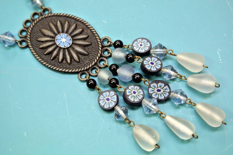 Vintage Bronze Anhänger Halskette 1980S Glas & Fimo Perlen-Charms von NORDICARTVINTAGE