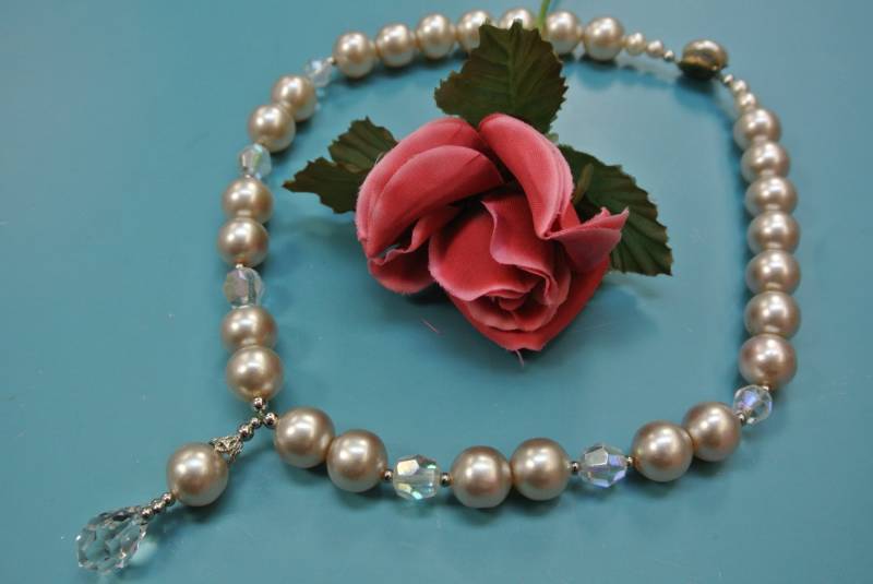 Vintage Faux Perlenkette 1950S Creme Perle & Ab Glas Anhänger von NORDICARTVINTAGE