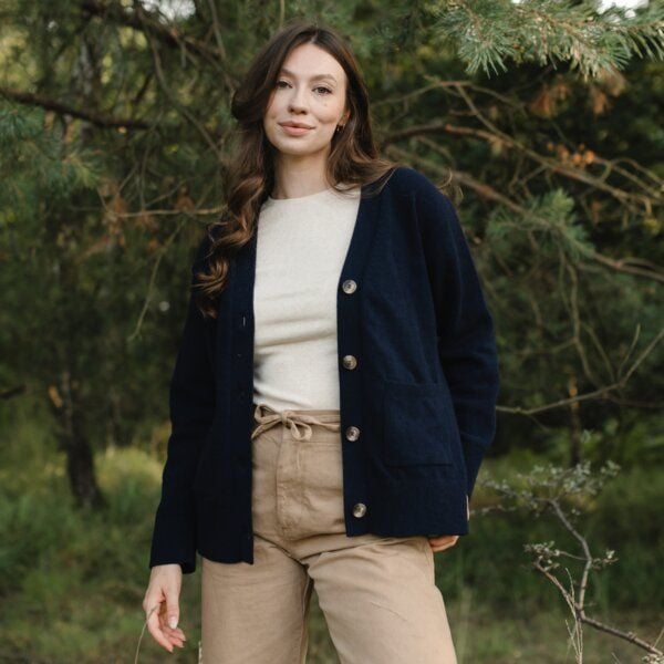 NORDLICHT Cardigan Milla mit V-Ausschnitt aus 100% recycelter Wolle von NORDLICHT