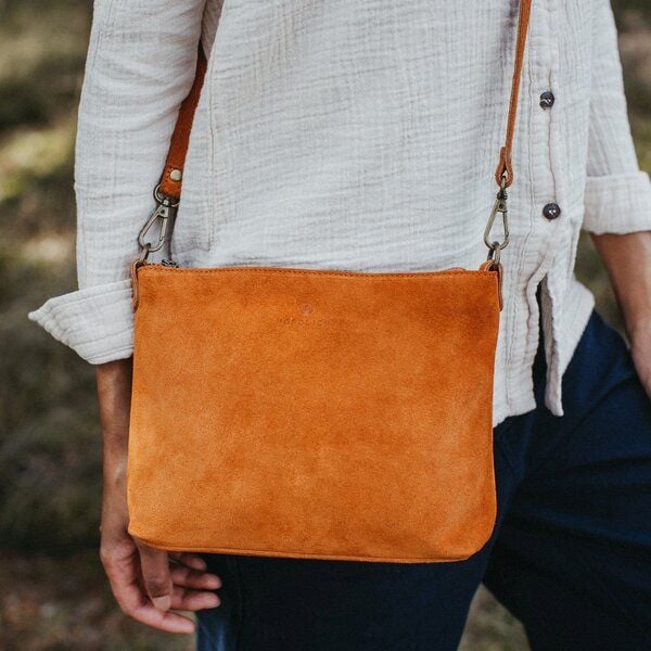 NORDLICHT Handtasche Calla aus nachhaltigem Veloursleder NORDLICHT Handtasche Calla aus nachhaltigem Veloursleder von NORDLICHT