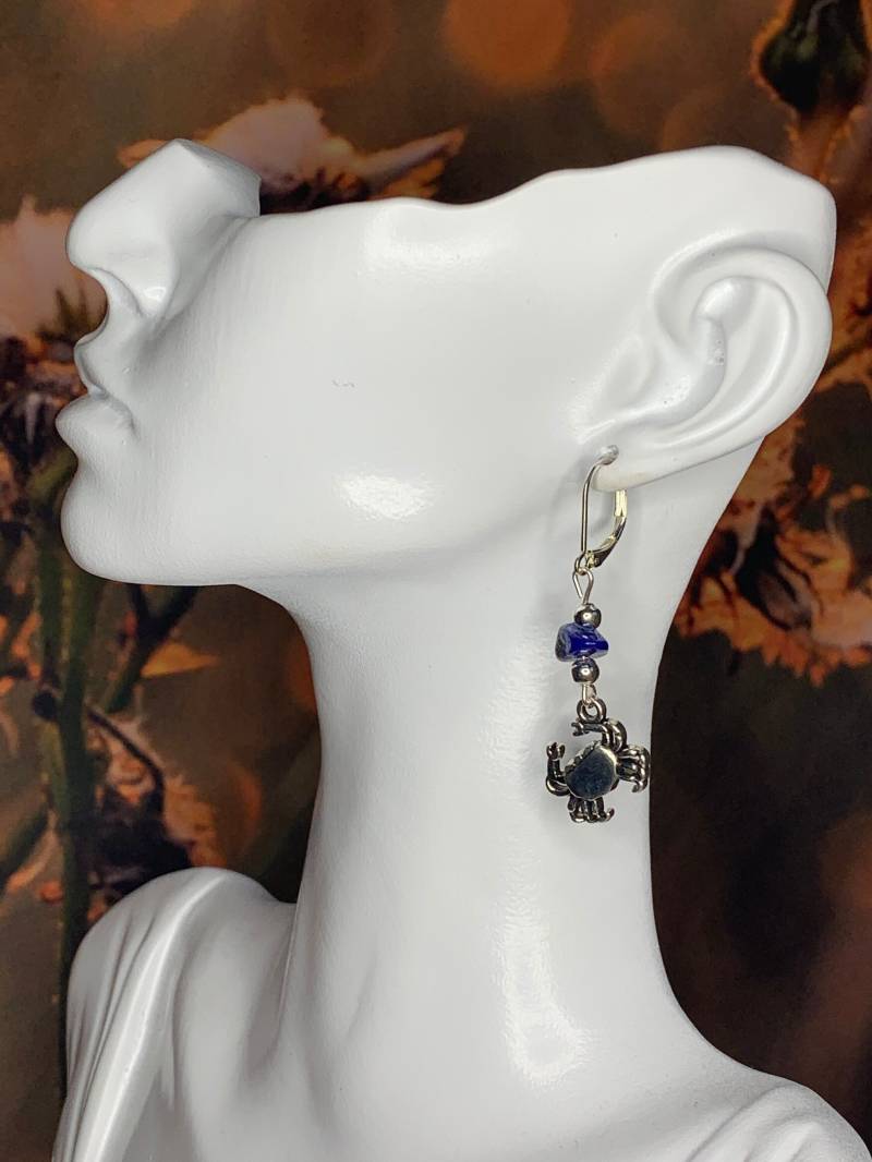 Ohrringe Silber, Anhänger Krebs Mit Halbedelstein Sodalith, Filigran Und Handgearbeitet von NORDSEEdeern